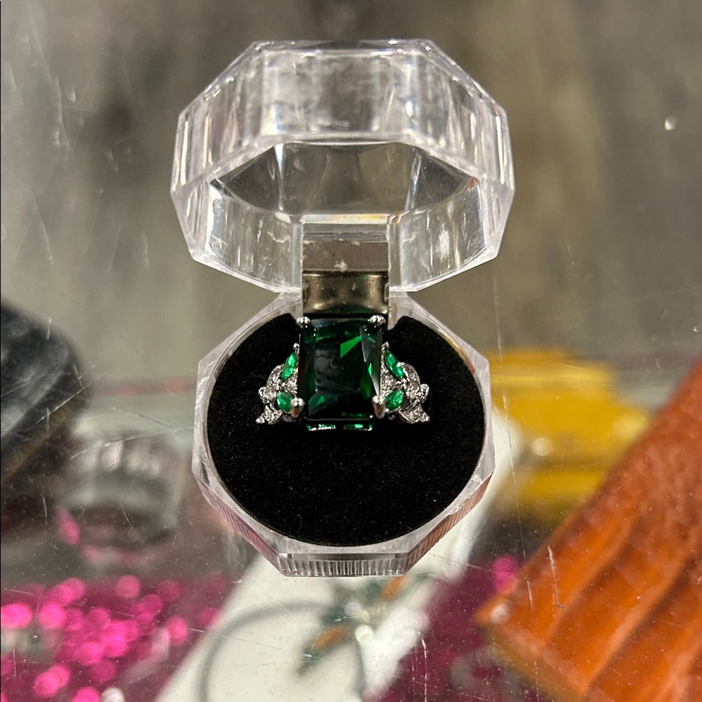 Elegant Green Gemstone Ring
